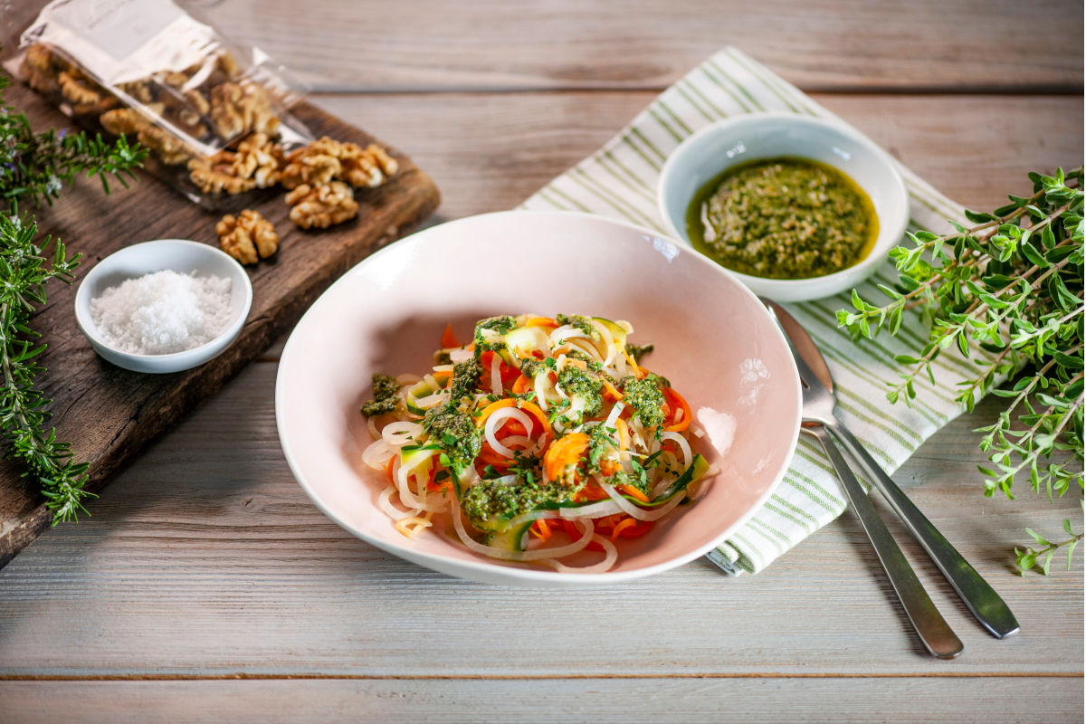Gemüse-Spaghetti mit Aglio olio e peperoncino