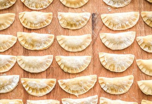 Ravioli mit Möhren-Cashew-Füllung an Rieslingschaum