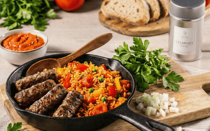 Cevapcici mit Djuvec Reis Rezept – würzig & saftig