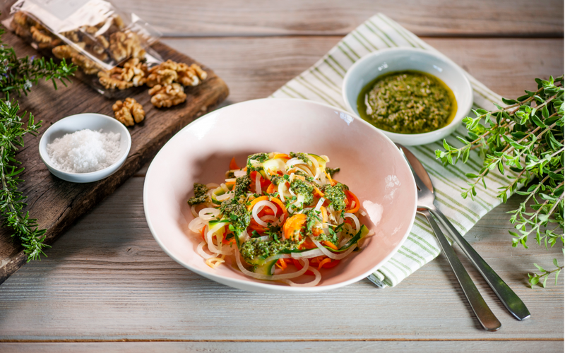 Gemüse-Spaghetti mit Aglio olio e peperoncino